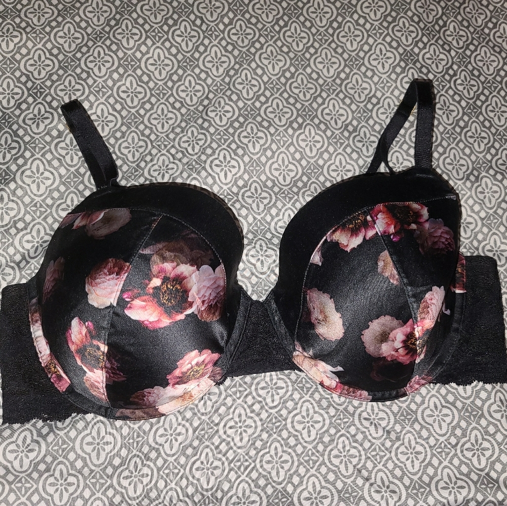 LIMITED EDITION Holiday 2019 38D bra by Soma